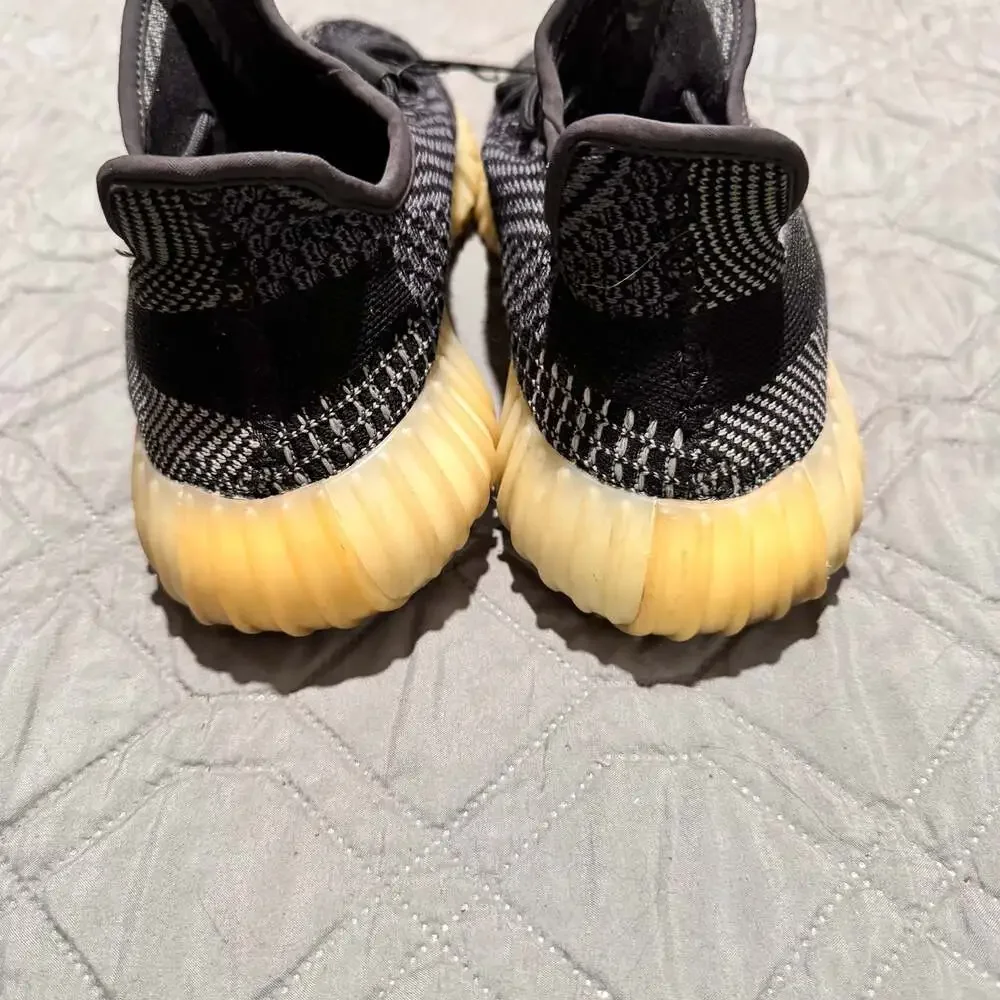 Adidas Yeezy Boost 350 V2 Carbon - Picture 3 of 6